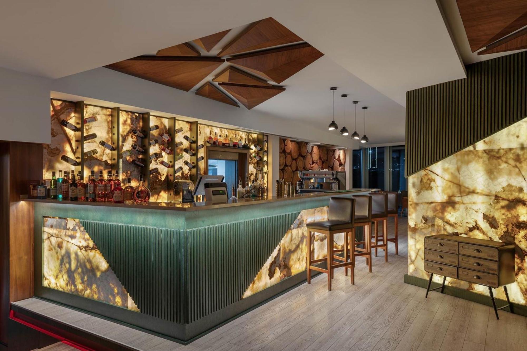 Titanic Hotel & Spa スレイマニヤ エクステリア 写真 The bar at the 101 bar