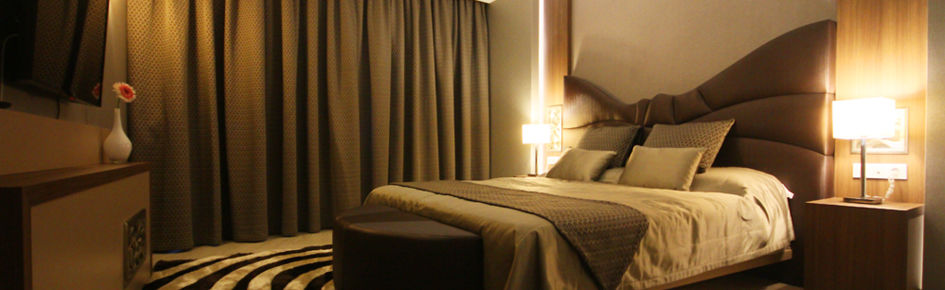 Titanic Hotel & Spa スレイマニヤ エクステリア 写真 A bedroom with curtains