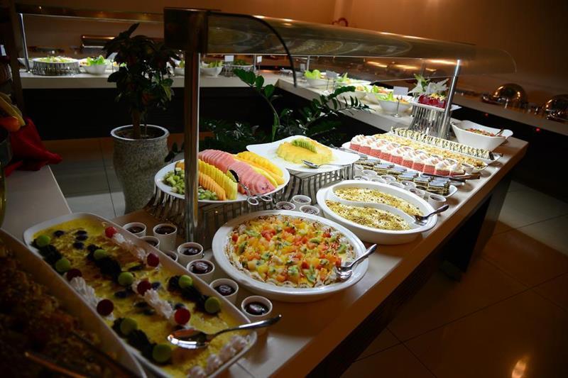 Titanic Hotel & Spa スレイマニヤ エクステリア 写真 A salad bar