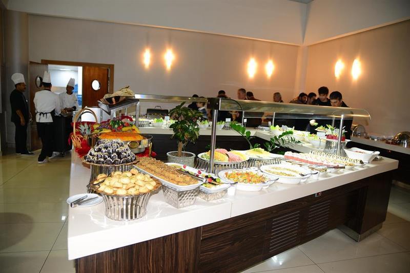 Titanic Hotel & Spa スレイマニヤ エクステリア 写真 A salad bar